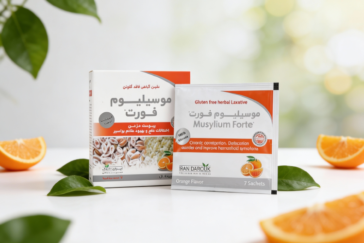 ساشه موسیلیوم فورت روی سطح سفید با عناصر طبیعی